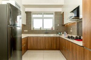 Warm Wooden Finish Kitchen: Interior Design Charm